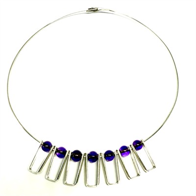 Stříbrný designový náhrdelník s ametysty