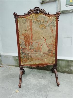 Vyřezávaný paraván