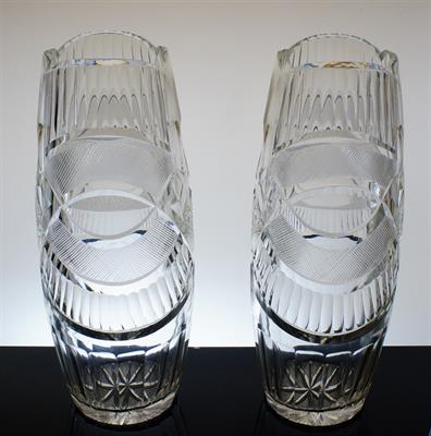 Pár velkých bohatě broušených váz ve stylu ART - DECO