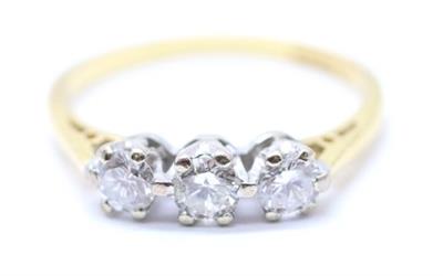 Zlatý prsten s diamanty