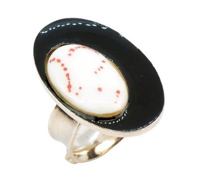 Stříbrný prsten se smaltem