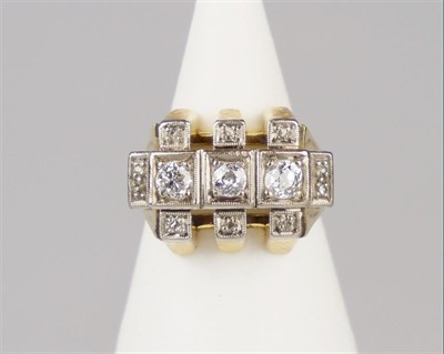 Zlatý brutalistní prsten s diamanty