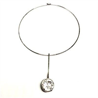 Designový stříbrný náhrdelník s horským křištálem