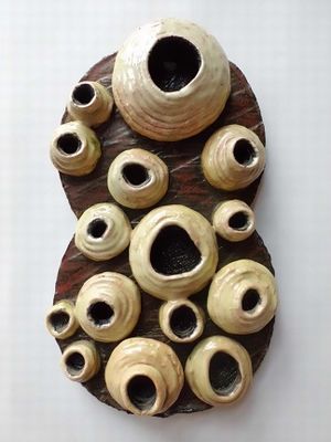 KERAMICKÝ RELIEF-VOSÍ HNÍZDA Antonín Stibůrek