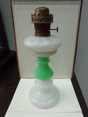 PRVOREPUBLIKOVÁ VYSOKÁ PETROLEJKA