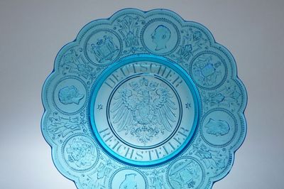 Deutscher Reichsteller - velmi staré lisované sklo kolem roku 1900