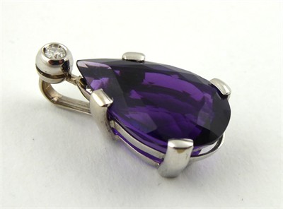 Přívěsek s přírodním ametystem a diamantem
