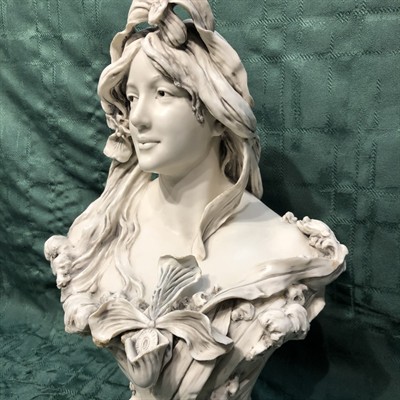 Royal Dux, Secesní dívčí busta