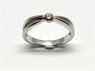 Prsten z bílého zlata s briliantem