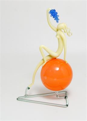 Dívka na míči s hroznem vína  Jaroslav BRYCHTA Železný Brod