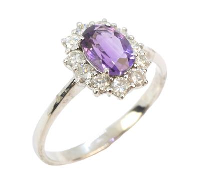 Zlatý prsten s ametystem a brilianty