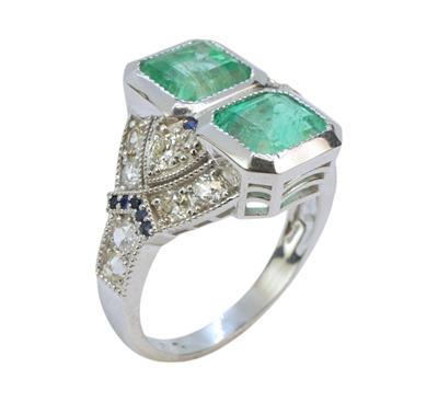 Zlatý prsten se smaragdy, diamanty a safíry