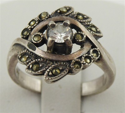 Stříbrný prsten s markazity a zirkonem