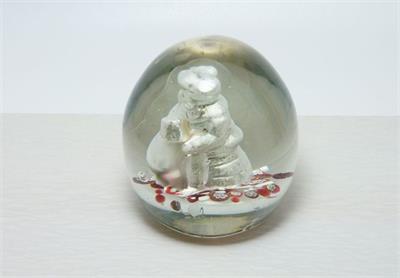 Sběratelská rarita - těžítko: Trpaslík na sudu s millefiori