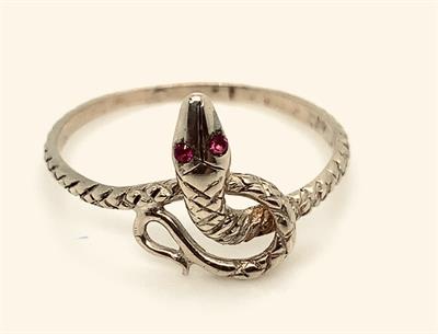 Starožitný prsten s hadem