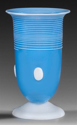 Loetz Witwe, Váza s bílými olepy, Art Deco