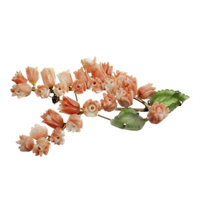 Zlatá brož ve tvaru květiny s korály