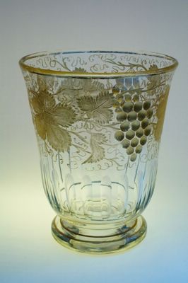 Broušená váza se zlacenou rytinou 19.stol. - Haida