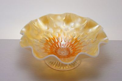 Secesní mísa z opálového irisovaného skla ( styl Sabino, Lalique )