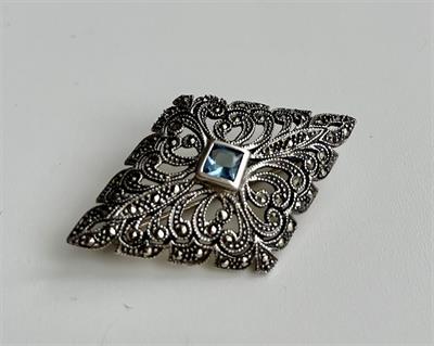 Elegantní markazitová brož