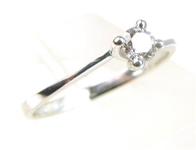 Zlatý prsten s briliantem