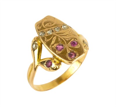 Zlatý prsten s rubíny a diamanty