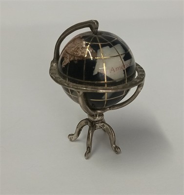 Globus miniatura stříbro a porcelán