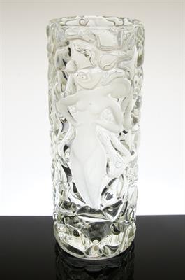 Váza matovaný reliéf s akty Miloslav KUBINEC Heřmanova Huť