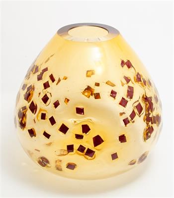 Masivní rosalínová váza se zataveným dekorem Oldřich LIPSKÝ