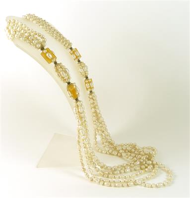 Šestiřadý perlový náhrdelník