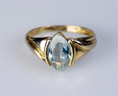 Zlatý prsten s akvamarínem