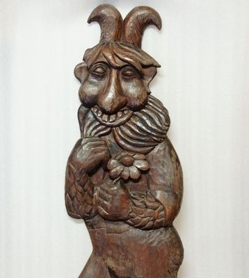 Závěsná dřevěná plastika "Kvítko z čertovy zahrádky" - Jaroslav KUNDRÁT rok 1985