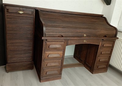Americký psací stůl s roletou a roletová skříňka.