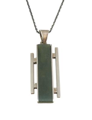 Stříbrný náhrdelník s pryskyřicí