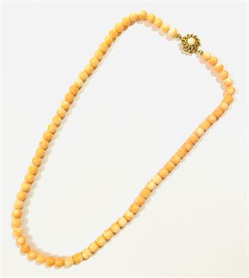 Náhrdelník z andělského korálu ze zlatým zapínáním