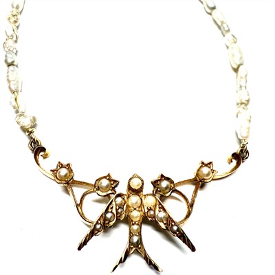 Zlatý náhrdelník s říčními perlami - vlaštovka