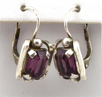 Stříbrné náušnice s fialovými kameny