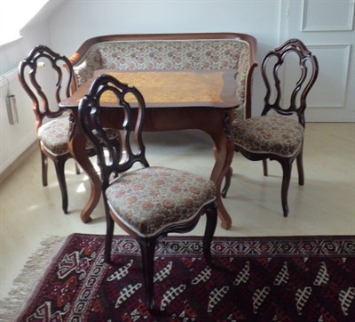 Souprava se stolem a 3 židlemi s dárkem ( Sofa )