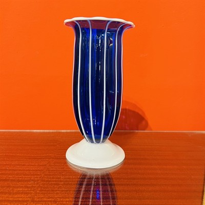 Loetz, Klášterský Mlýn, váza s bílými pruhy