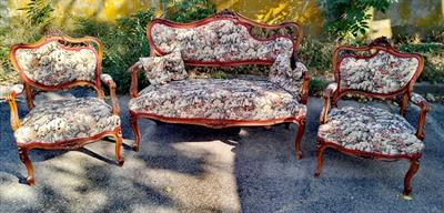 Vyřezávaná sedací souprava