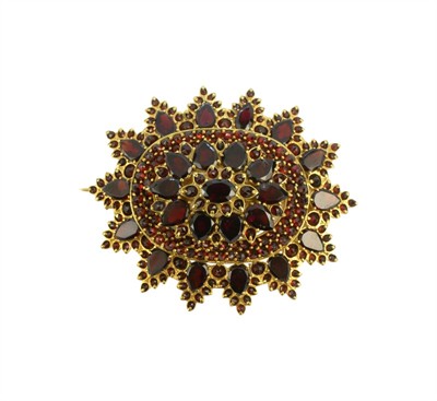 Brož s českými granáty ve tvaru květu, 19. století