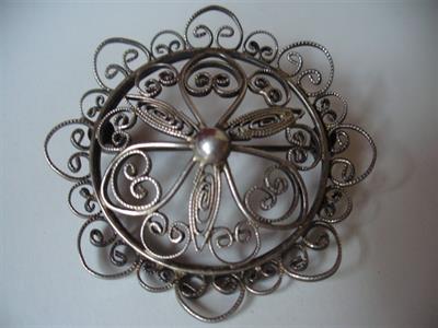 Stříbrná filigránová brož