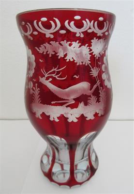 Pohár z hrubého ručne broušeného rubínového skla