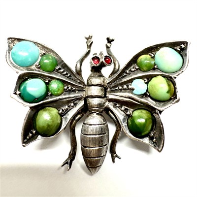 Stříbrná brož zdobená tyrkysy - motýl