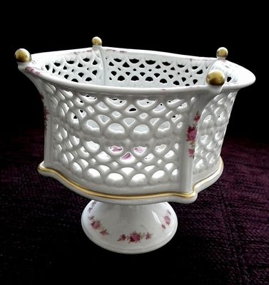 Dekorativní porcelánová dóza.