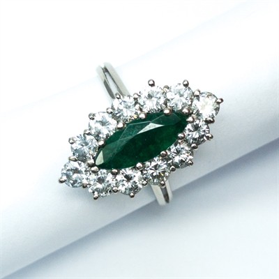 Briliantový prsten se smaragdem