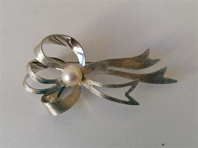 Značková brož s perlou - KREMENTZ