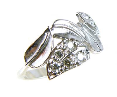 Zlatý prsten s brilianty