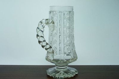 Biedermeier - bohatě broušená holba s uchem do spirály