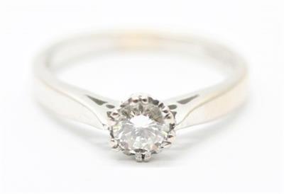 Zlatý prsten s diamantem